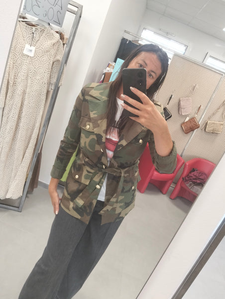 Giacca militare tensione in