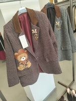 Giacca con patch e spille