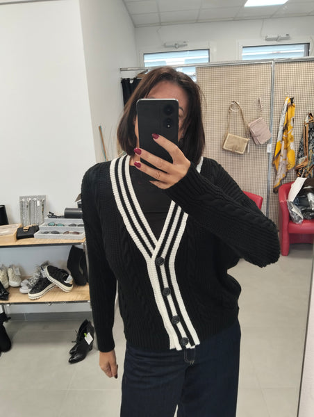 Cardigan bicolore con bottoni