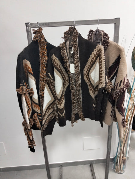 Cardigan rombo con frange tensione in