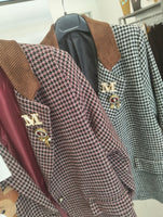 Giacca con patch e spille