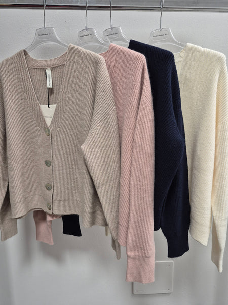 Cardigan con bottoni madreperla TENSIONE IN