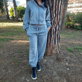 Tuta punti luce: pantalone e felpa crop con cappuccio