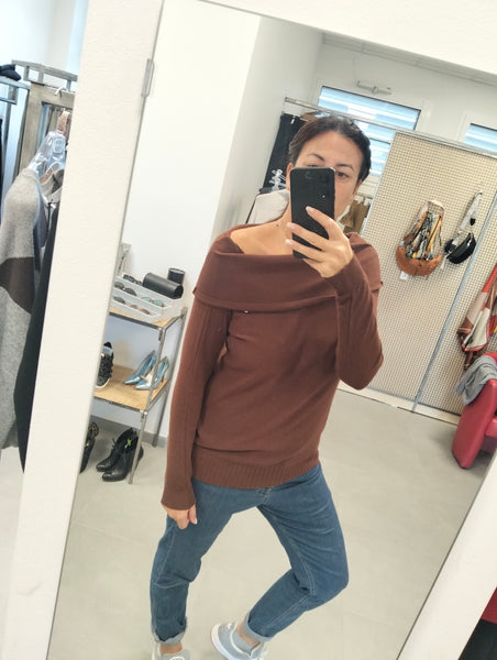 Maglia con scollo barca